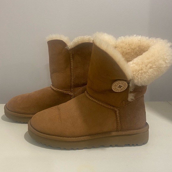 Women’s UGG Bailey Button Boot - Picture 1 of 11